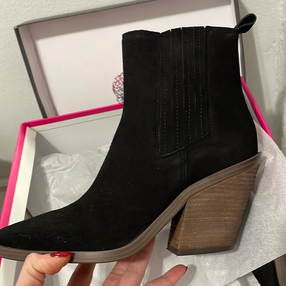 Vince Camuto VC Ackella Black High Suede size 9- worn once